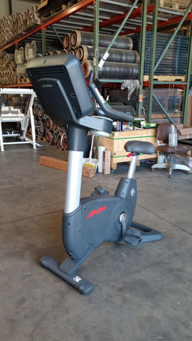 Life Fitness 95Ce Upright Life Cycle - USED