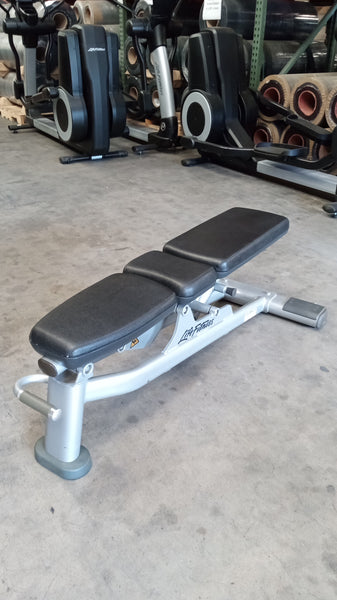 Life Fitness Signature Series Adjustable Bench - USED