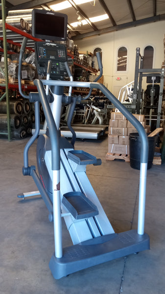 Life Fitness Integrity Series Summit Trainer w/ 15