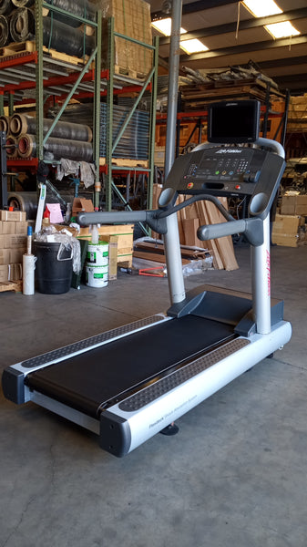 Life Fitness CLST Treadmill w/ 15" TV (Used)