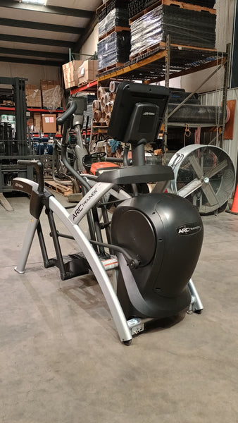 Life Fitness Discover SE3HD Total Body Arc Trainer (USED)