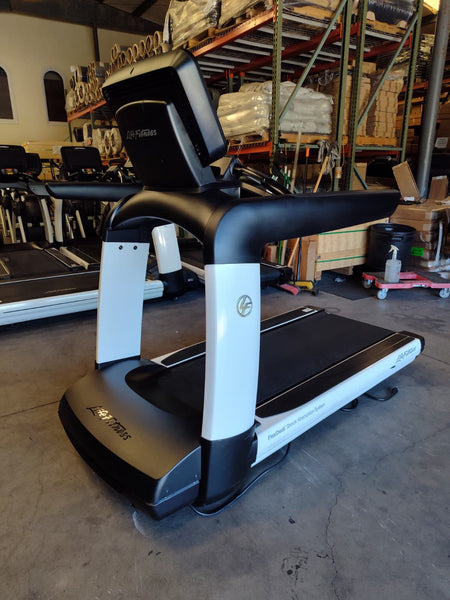 Life Fitness 95T Discover SE3 Treadmill - White (USED) SCAD - Contact us for pricing